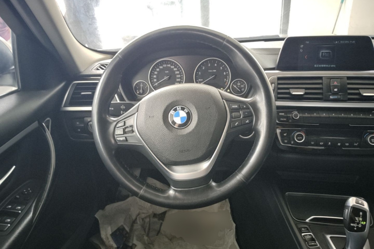 BMW 3 Series 2018 #11 BMW 3 Series 2018 car image #11