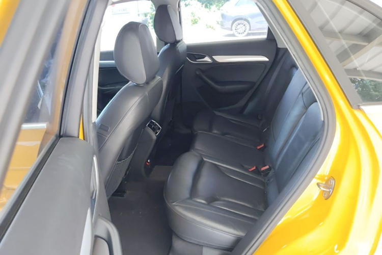 Audi Q3 2016 car image #14