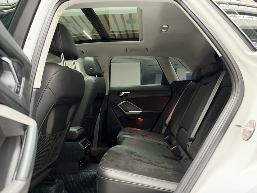 Audi Q3 2023 car image #13
