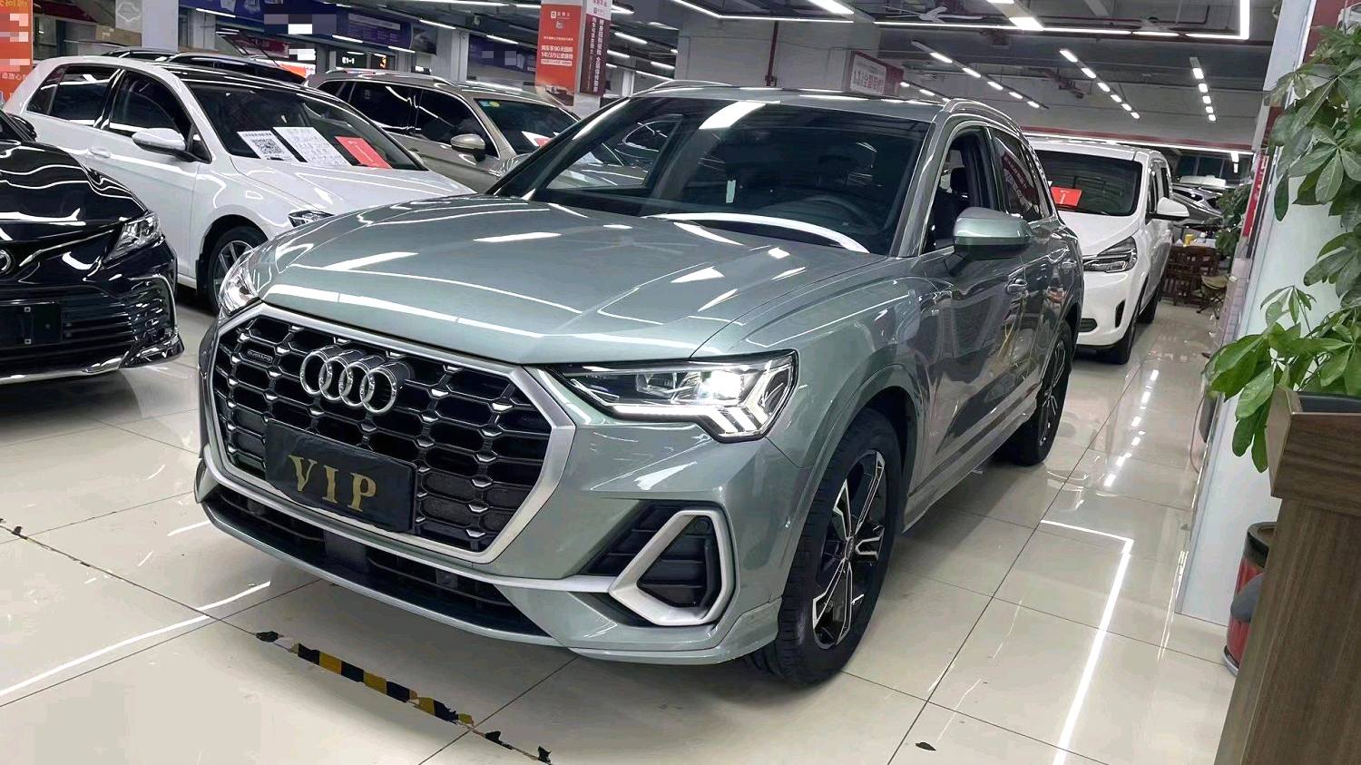 Audi Q3 2022 car image 