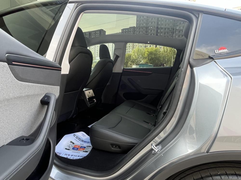 Tesla Model Y 2025 car image #17