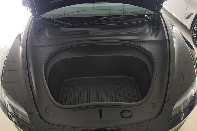Tesla Model 3 2026 immagine di auto #22