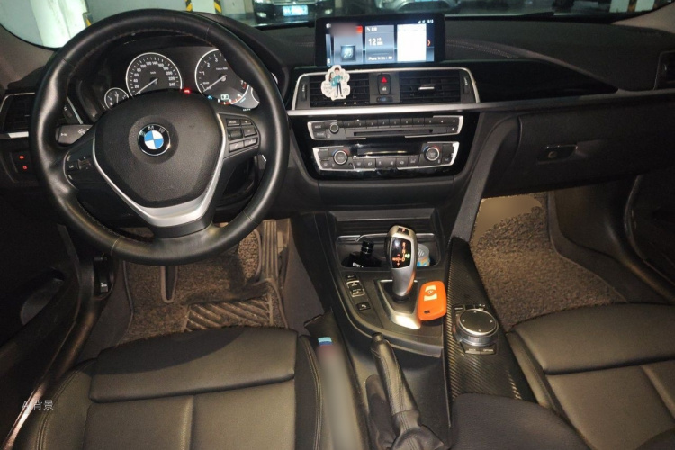 BMW 3 Series 2019 car image #11
