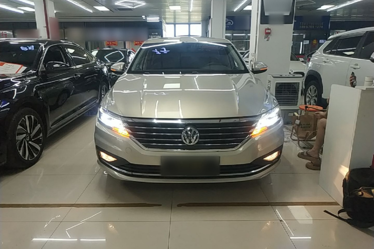 Volkswagen Lavida 2018 car image #3