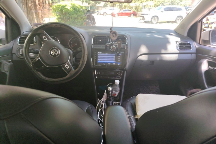 Volkswagen Polo 2016 car image #7