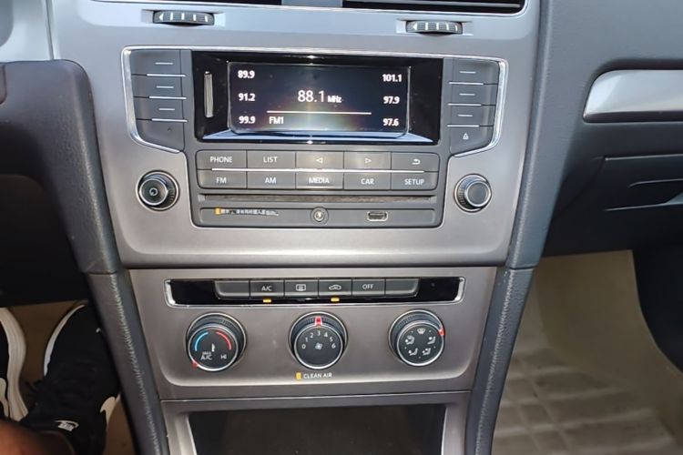 Volkswagen Golf 2016 car image #13
