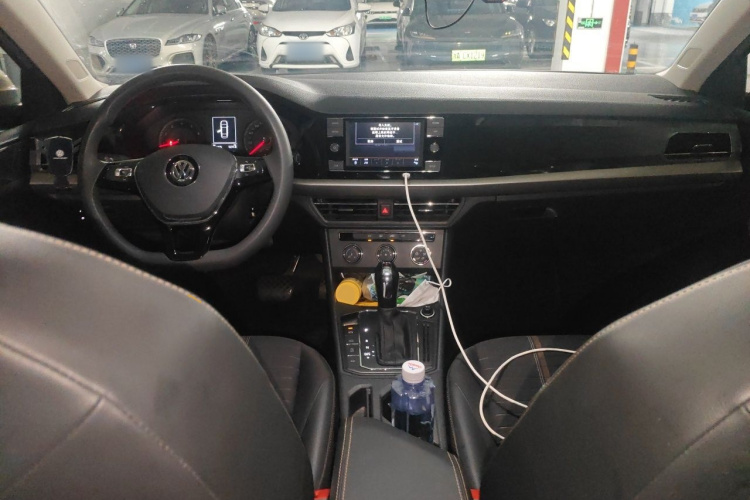 Volkswagen Lavida 2019 car image #12