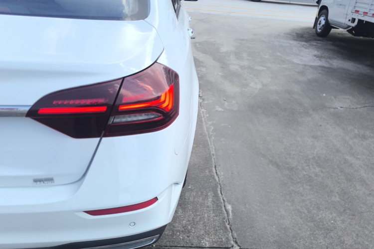 GEELY Emgrand 2021 car image #8