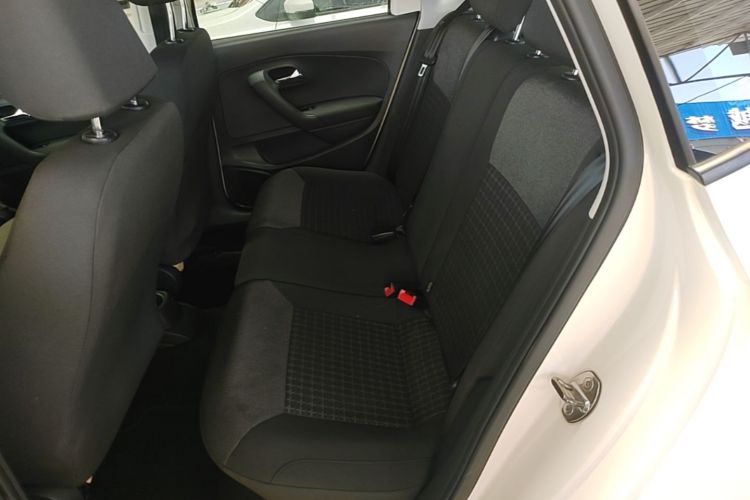 Volkswagen Polo 2018 car image #13