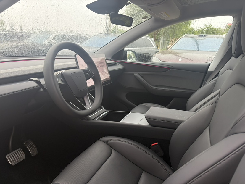 Tesla Model Y 2025 car image #4