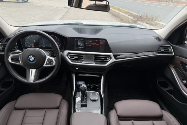 BMW 3 Series 2020 car image #10