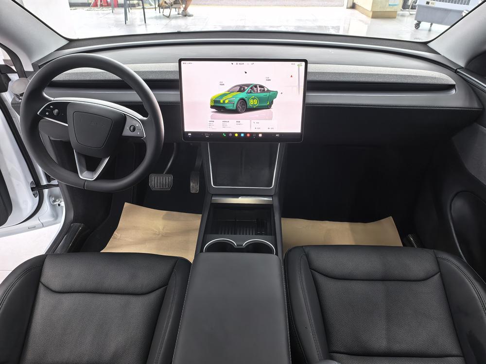 Tesla Model Y 2025 car image #14
