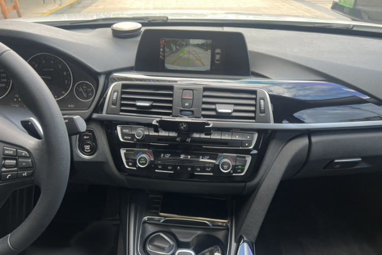 BMW 3 Series 2017 #15 BMW 3 Series 2017 car image #15