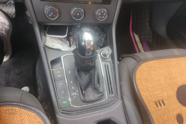 Volkswagen Lavida 2019 car image #16