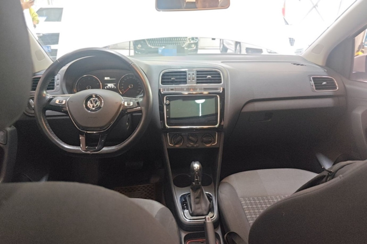 Volkswagen Polo 2018 car image #10