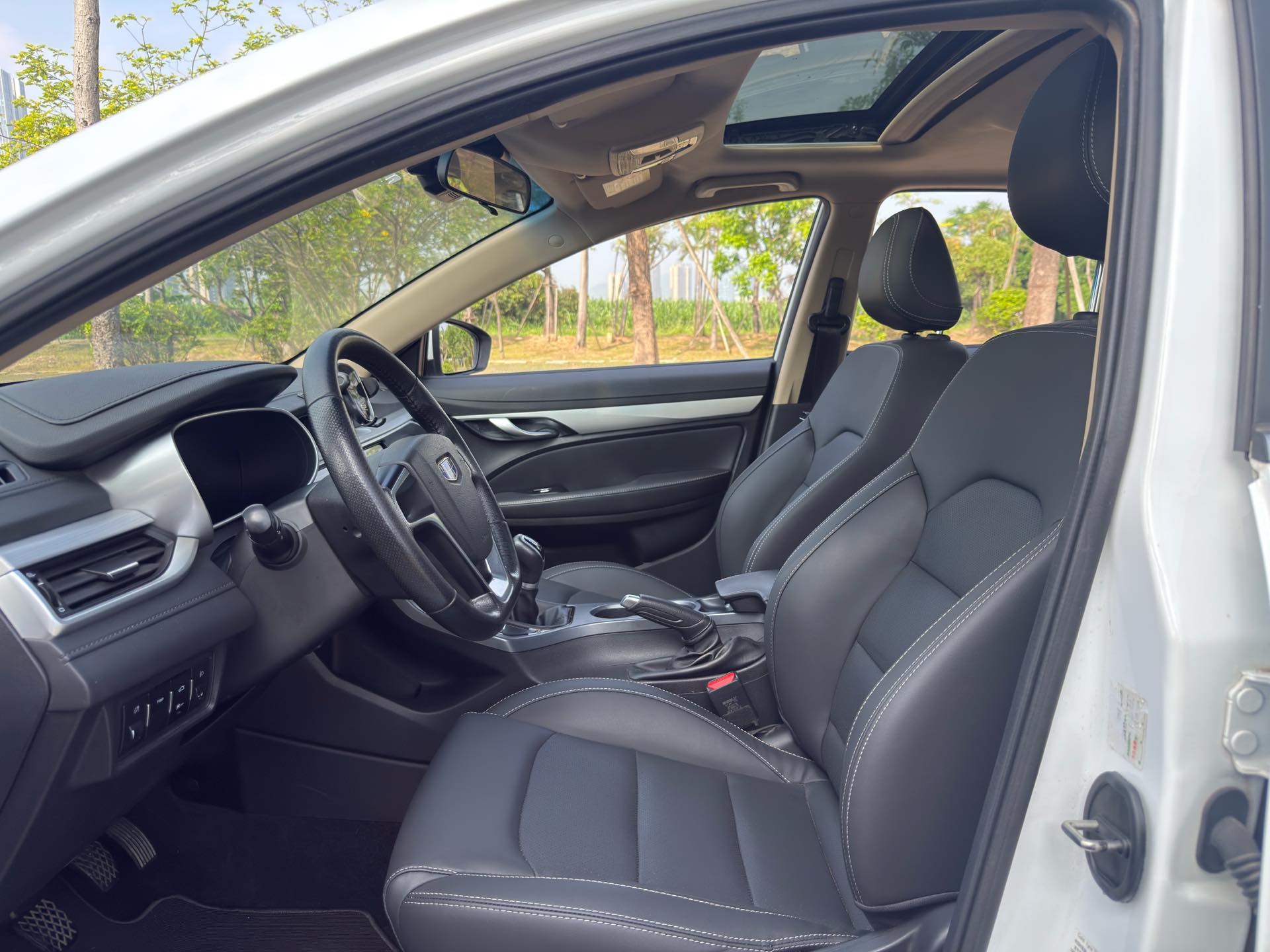 GEELY Emgrand 2019 car image #4