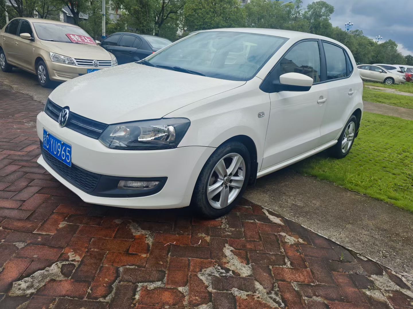 Volkswagen Polo 2012 car image 
