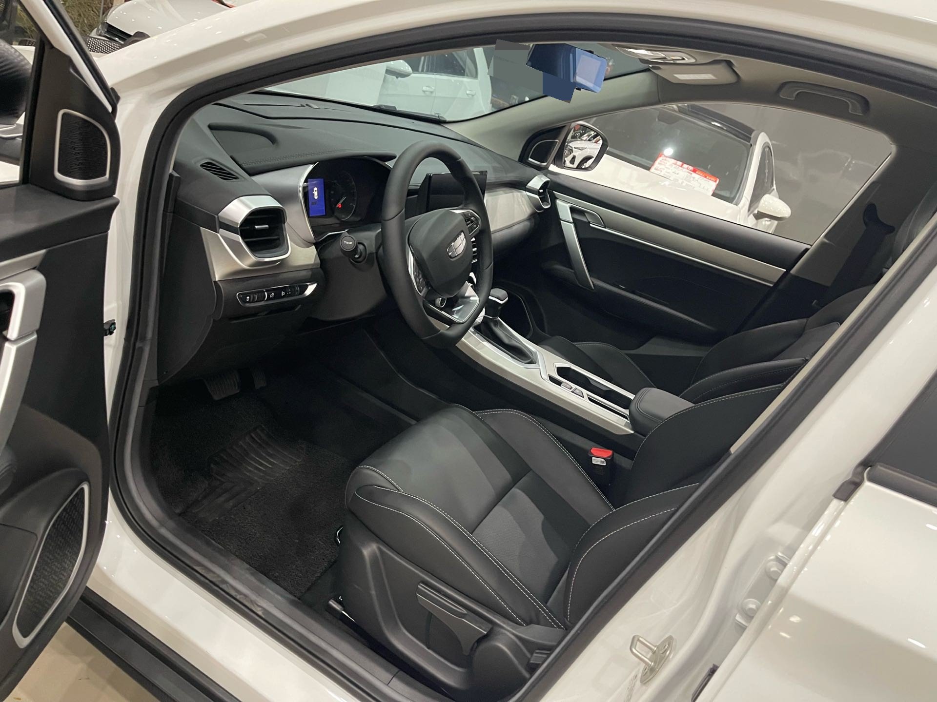 GEELY Coolray 2024 car image #4