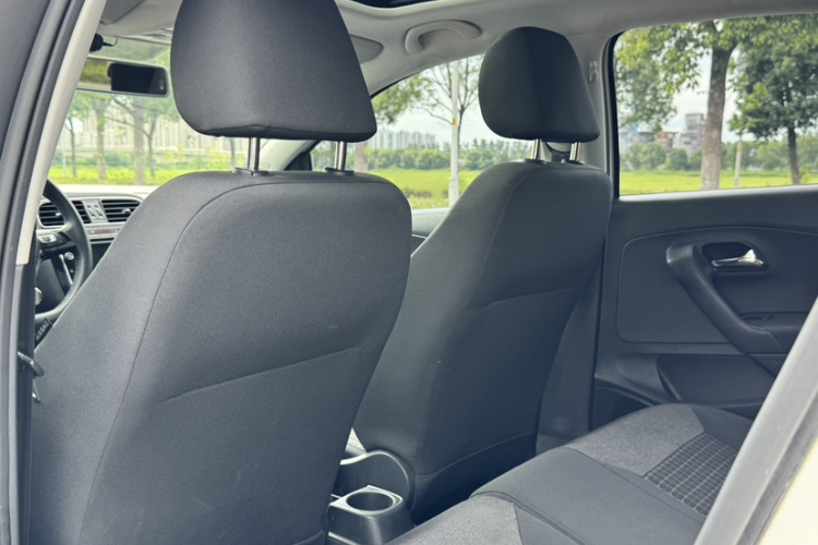 Volkswagen Polo 2018 car image #27