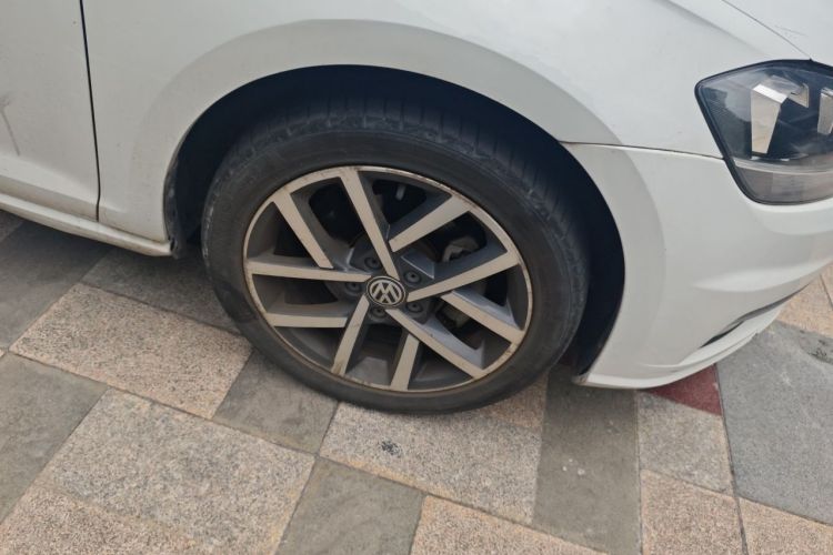 Volkswagen Golf 2018 car image #9