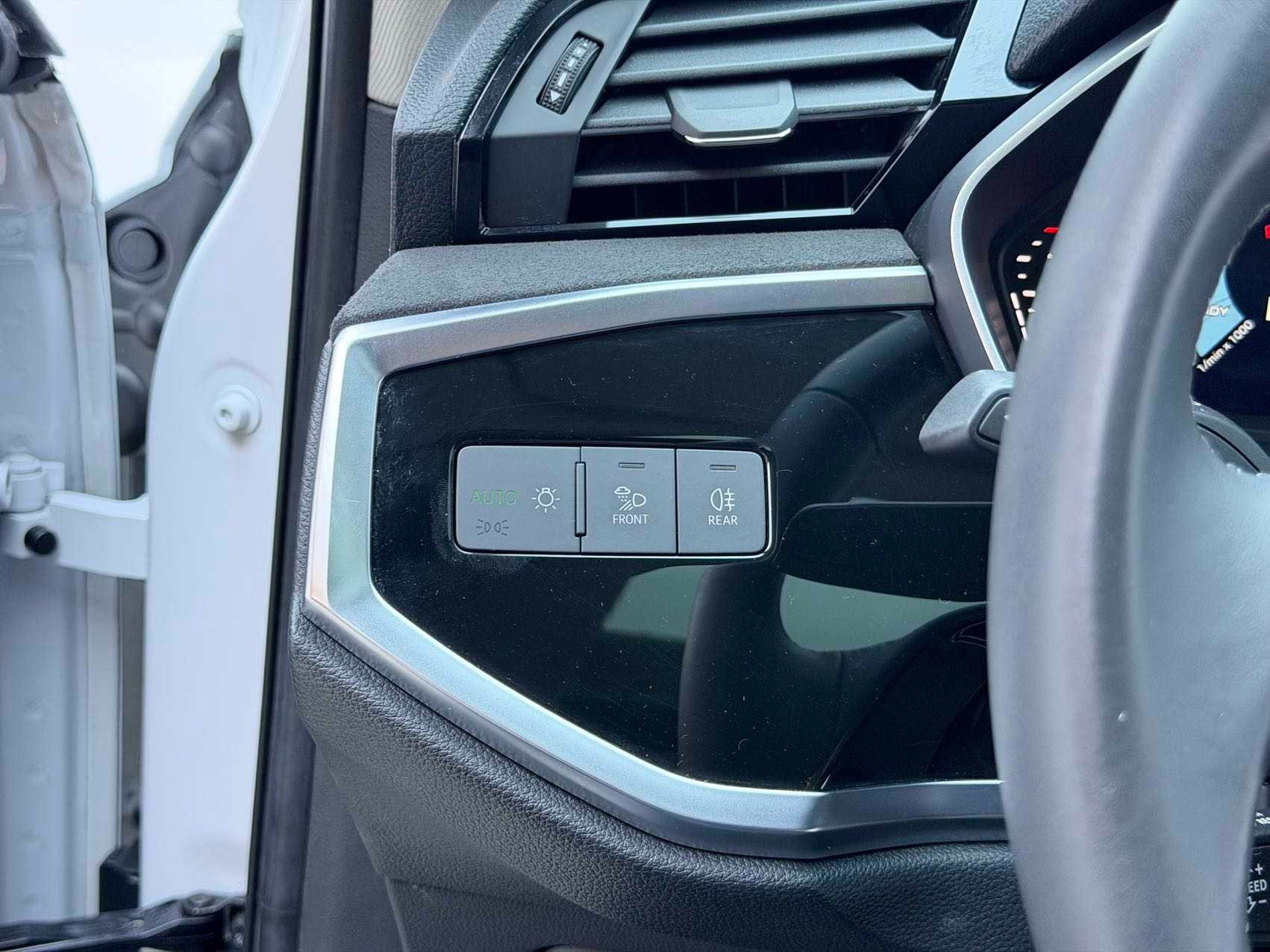 Audi Q3 2022 car image #5