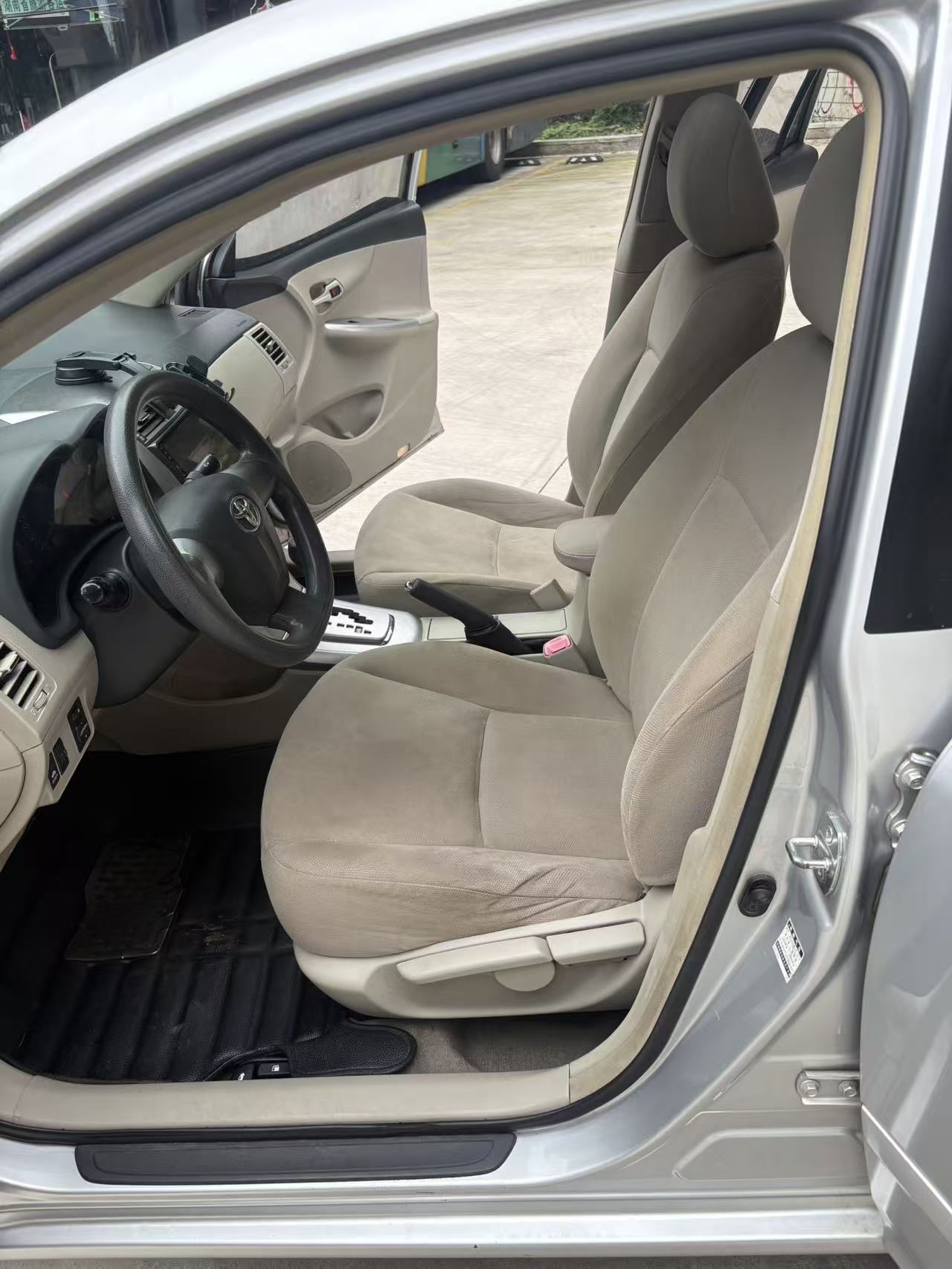 Toyota Corolla 2010 car image #9