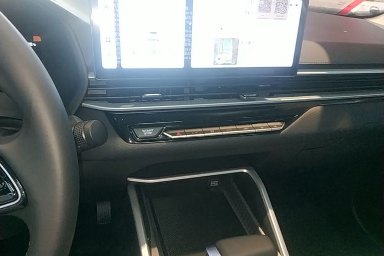 GEELY Emgrand 2026 car image #17