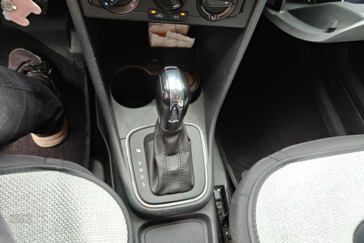 Volkswagen Polo 2018 car image #16