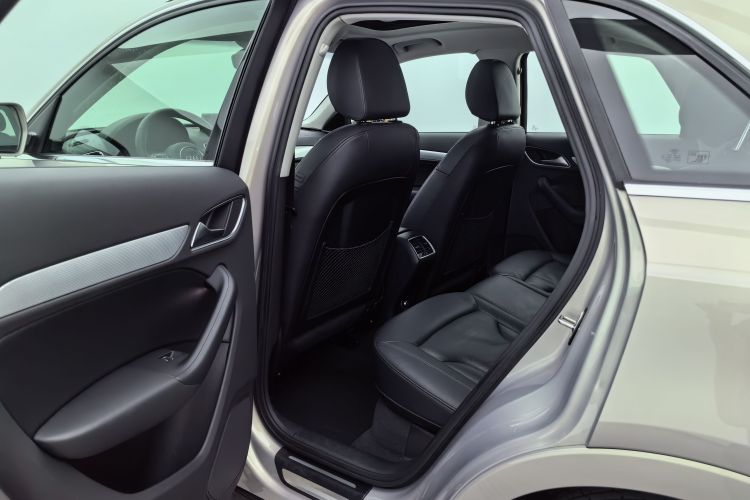 Audi Q3 2017 car image #13
