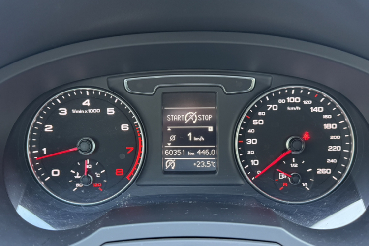 Audi Q3 2016 car image #8