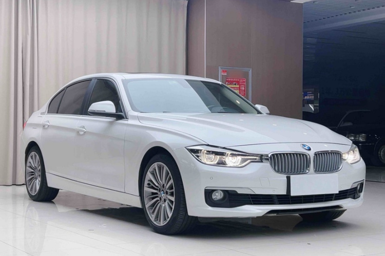 BMW 3 Series 2019 car image #4