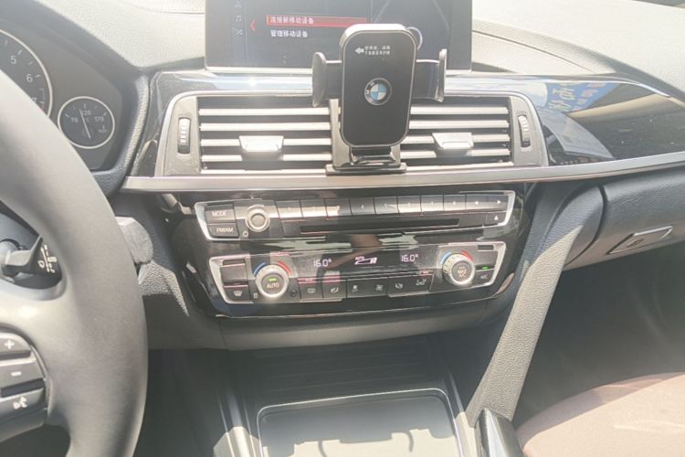 BMW 3 Series 2019 car image #13
