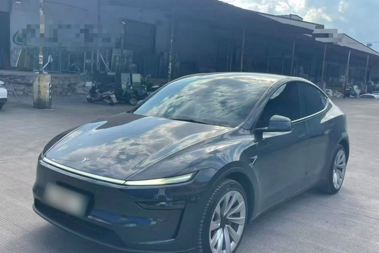 Tesla Model Y 2025 #2 Tesla Model Y 2025 car image #2