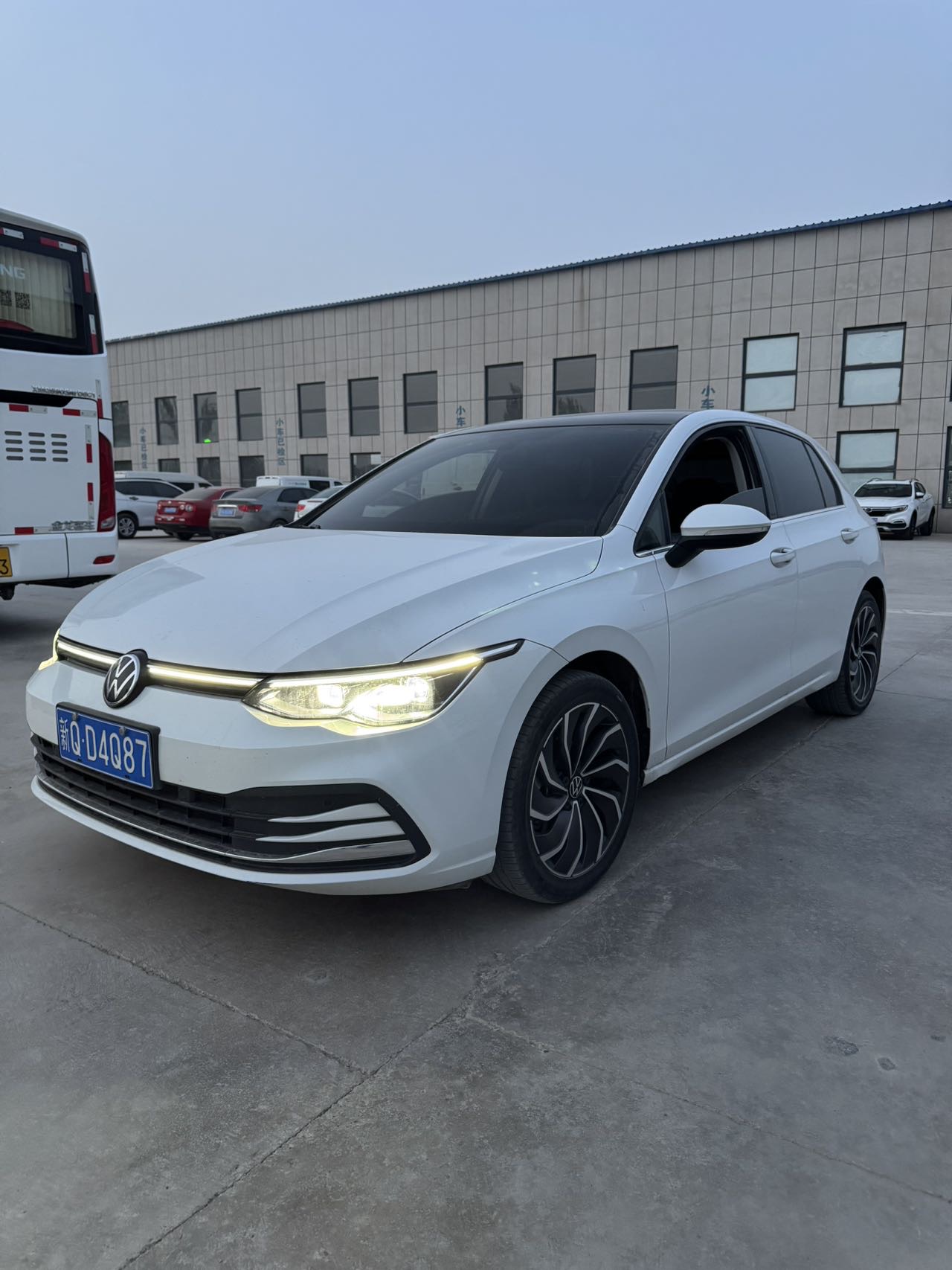 Volkswagen Golf 2021 car image 