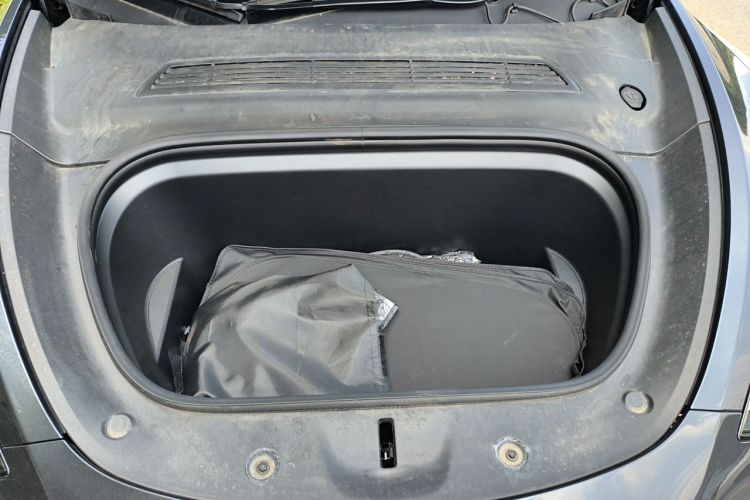 Tesla Model Y 2024 car image #18