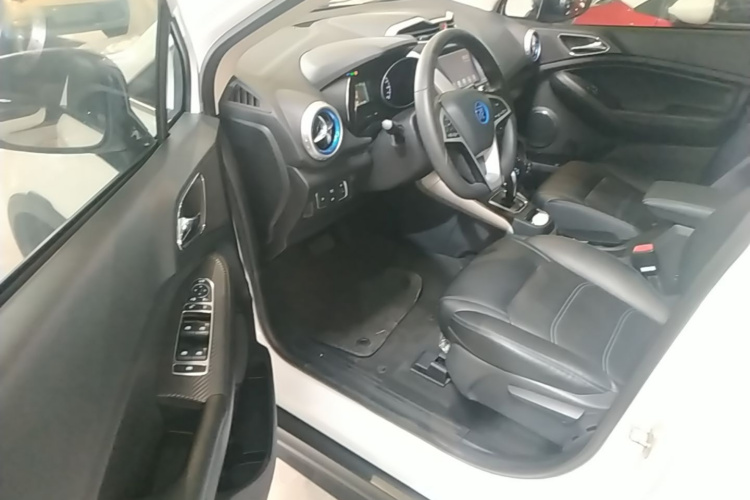 BYD Yuan New Energy 2019 immagine di auto #16