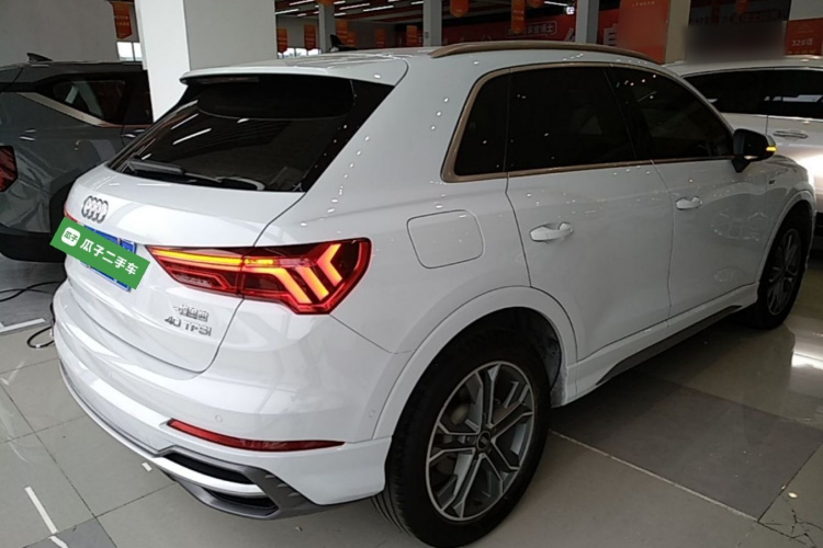 Audi Q3 2021 car image #7