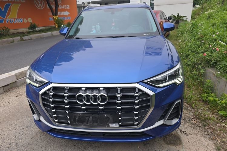 Audi Q3 2021 car image #3