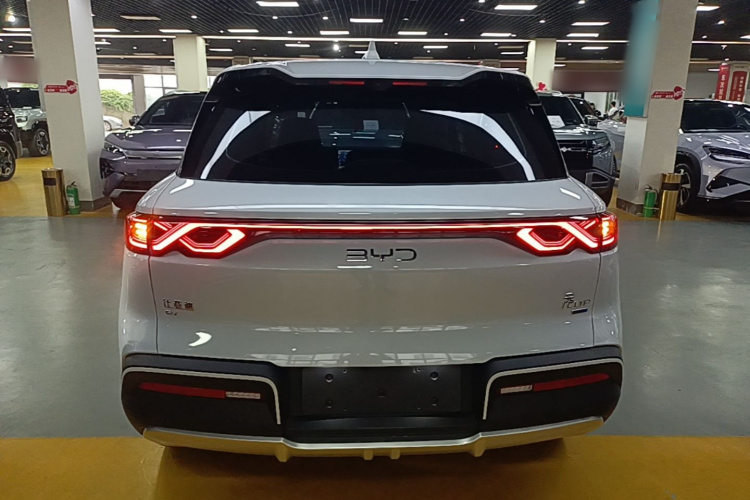 BYD YuanUP 2025 #6 BYD YuanUP 2025 car image #6