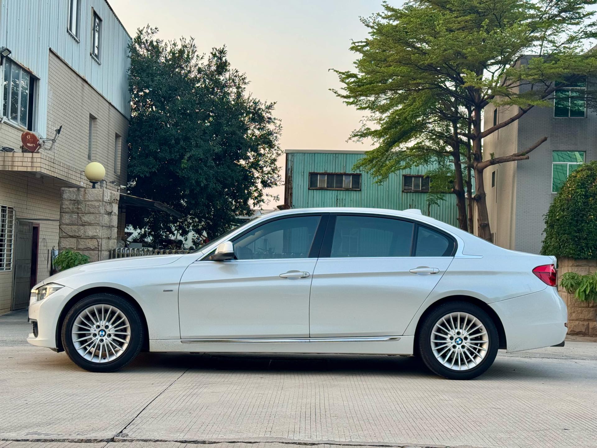 BMW 3 Series 2016 car image #6