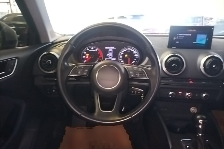 Audi A3 2018 immagine di auto #11