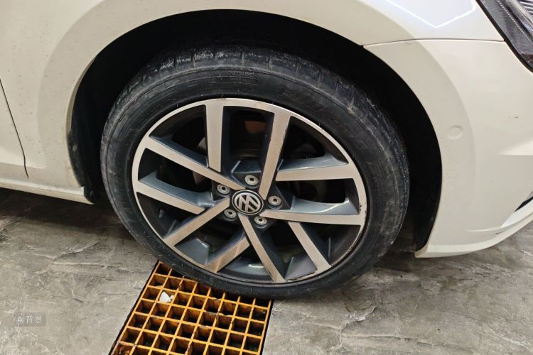 Volkswagen Golf 2018 car image #9