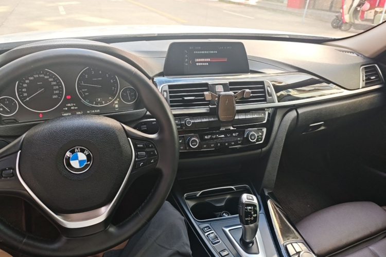 BMW 3 Series 2018 #10 BMW 3 Series 2018 car image #10