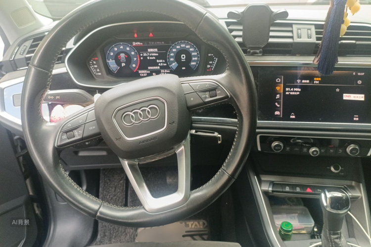 Audi Q3 2020 car image #12