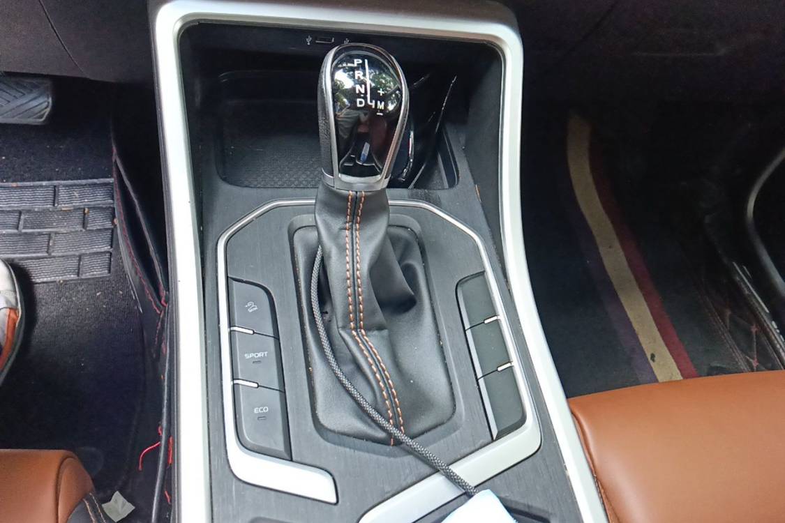 GEELY Vision X6 2020 immagine di auto #27