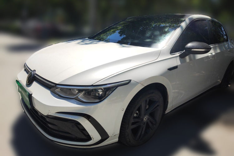 Volkswagen Golf 2025 car image #2
