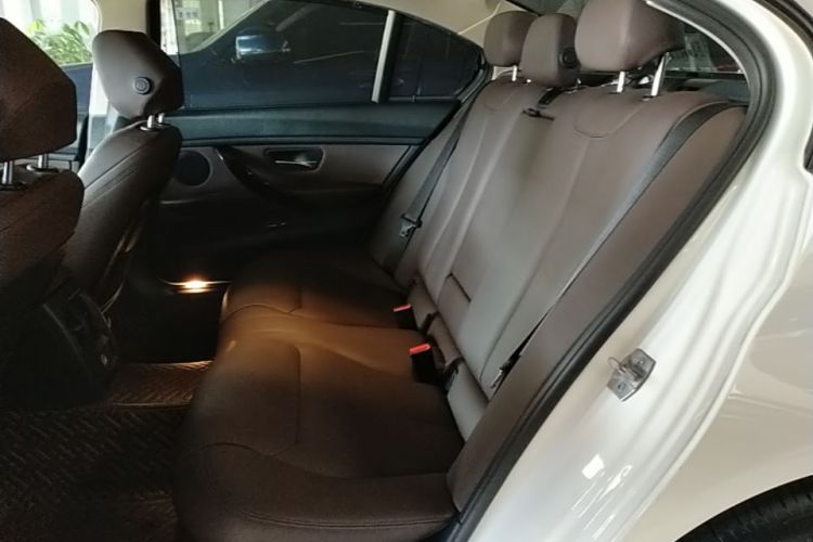 BMW 3 Series 2018 #17 BMW 3 Series 2018 car image #17