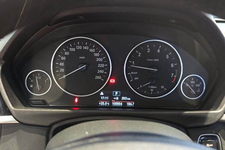 BMW 3 Series 2017 immagine di auto #12