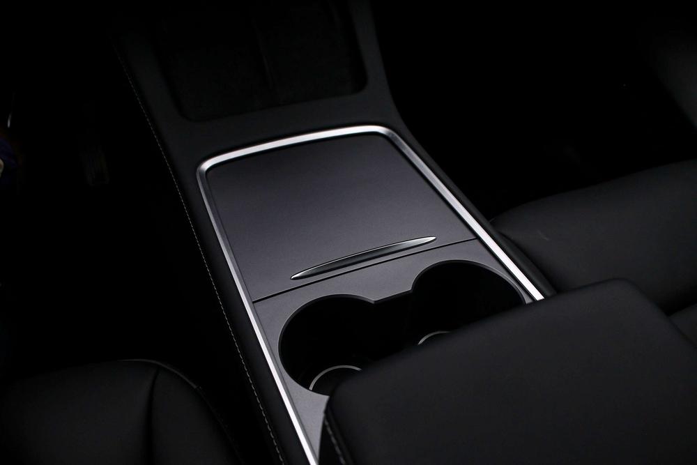 Tesla Model Y 2024 immagine di auto #8