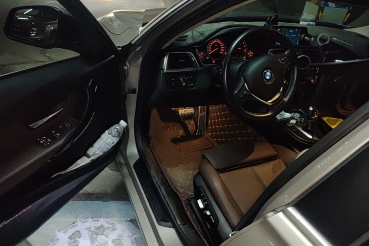 BMW 3 Series 2018 car image #9